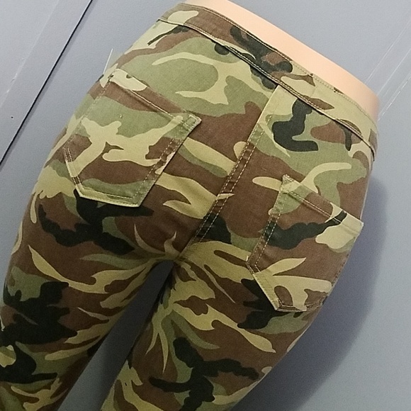 Distressed Imported Camo Jeans - Picture 3 of 8